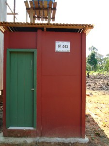 Banheiros construídos pelo Sanear Amazônia. Foto: Clodoaldo Pontes